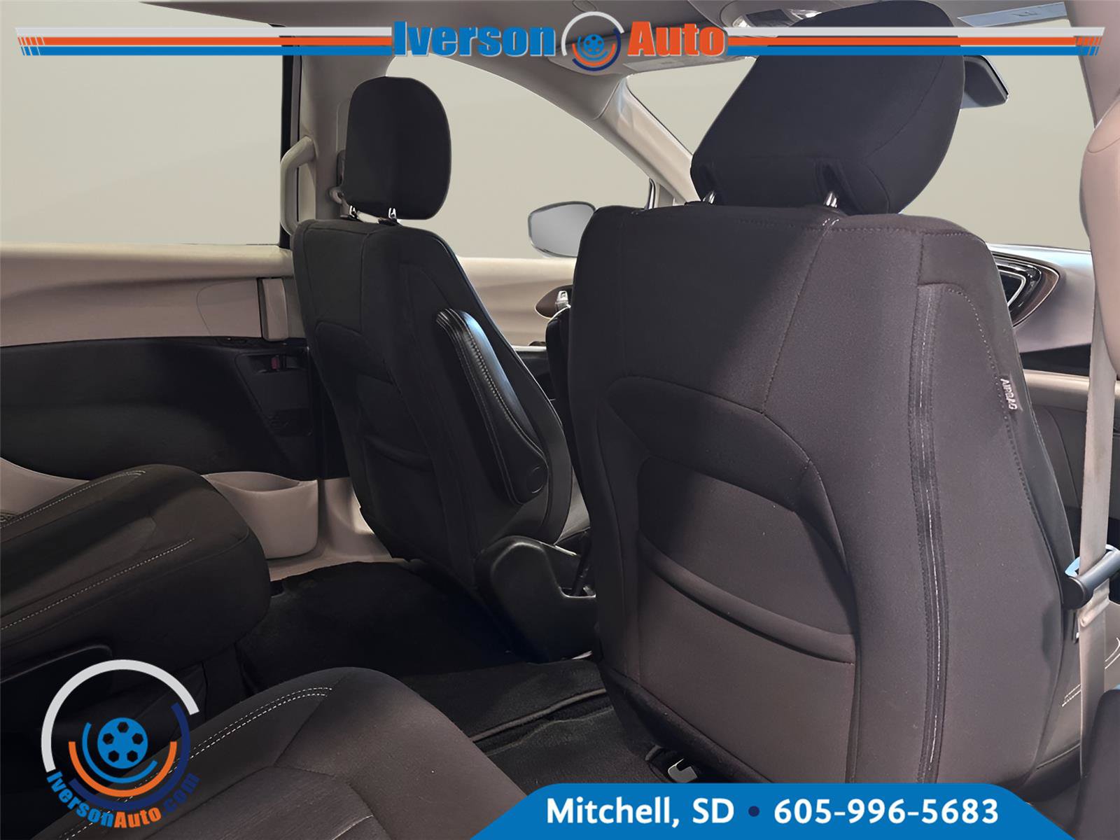Used 2023 Chrysler Voyager LX FWD image 34