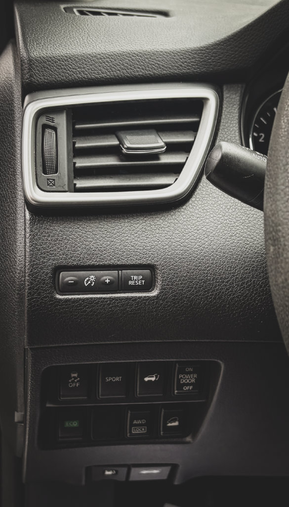 Used 2015 Nissan Rogue SL AWD/4WD image 6