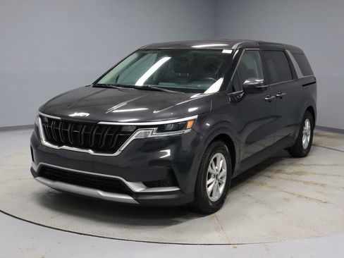 Used 2024 Kia Carnival LX image 7