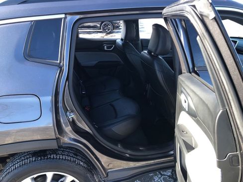 Used 2023 Jeep Compass Latitude image 25