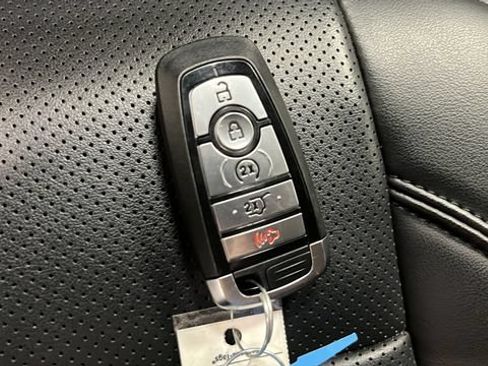 Used 2024 Ford Expedition XLT AWD/4WD image 9