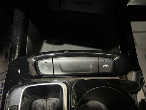 Used 2025 Chevrolet Trax LT FWD image 29