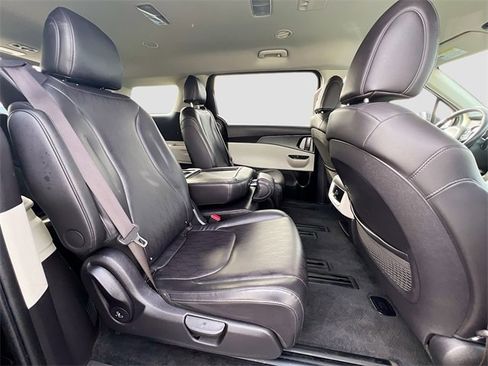 Used 2024 Kia Carnival LX image 27