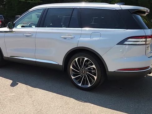 Used 2025 Lincoln Aviator Reserve w/ Luxury Package RWD image 4