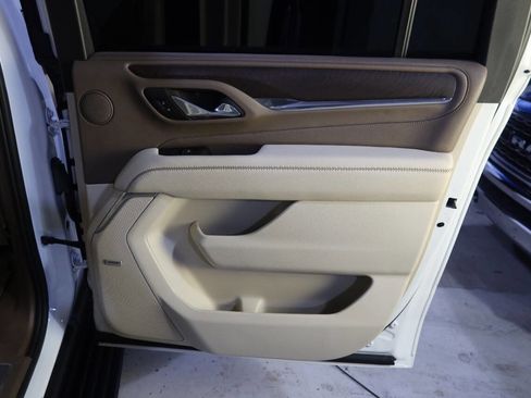 Used 2023 GMC Yukon XL Denali w/ Denali Reserve Package image 32