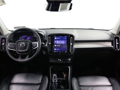 Used 2023 Volvo XC40 B5 Plus w/ Climate Package image 2