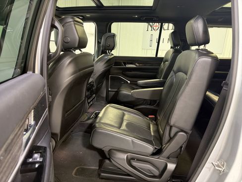 Used 2022 Jeep Wagoneer Series II w/ Premium Group I image 25