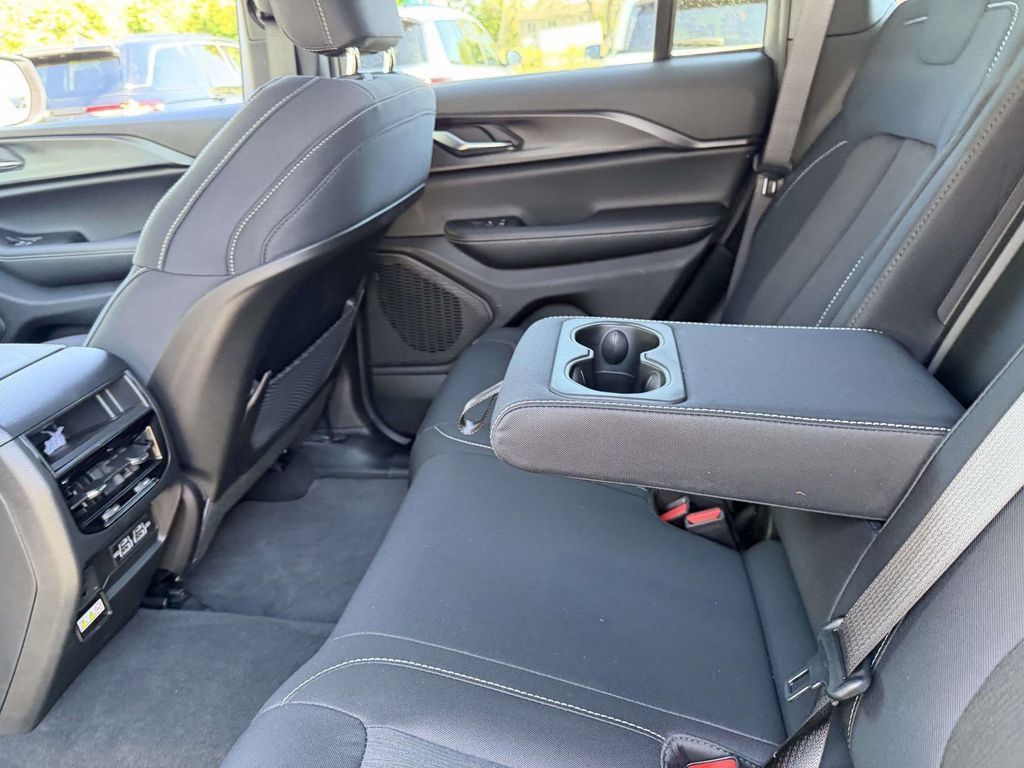 Used 2025 Jeep Grand Cherokee Laredo X w/ Luxury Tech Group I AWD/4WD image 23