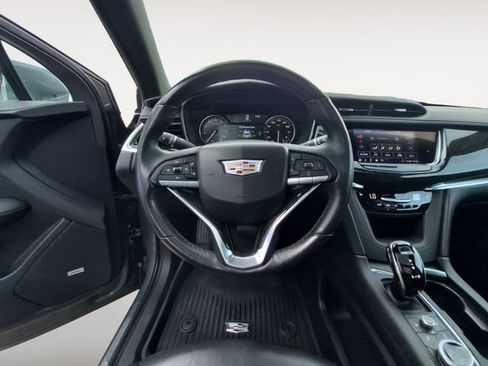 Used 2020 Cadillac XT6 Premium Luxury FWD image 12