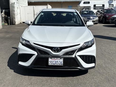Used 2022 Toyota Camry SE w/ Carpet Mat Package (TMS) image 2
