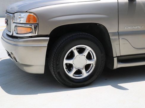 Used 2001 GMC Yukon XL Denali AWD/4WD image 22