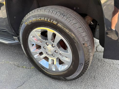 Used 2019 Chevrolet Tahoe LT w/ Luxury Package AWD/4WD image 76