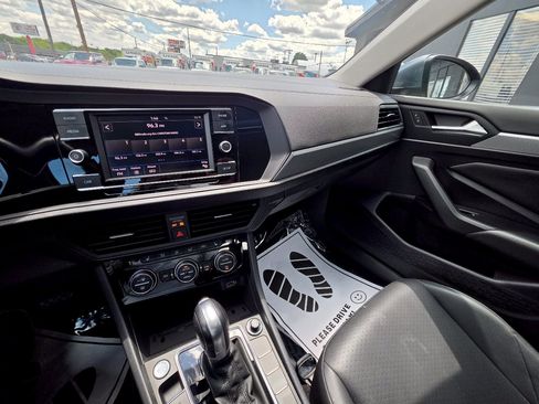 Used 2019 Volkswagen Jetta SE FWD image 29