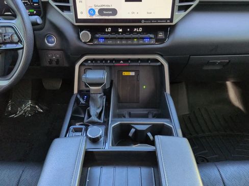 Used 2024 Toyota Tundra Limited AWD/4WD image 18