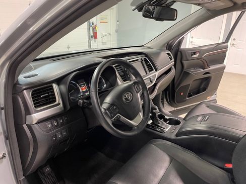 Used 2016 Toyota Highlander Limited Platinum image 8