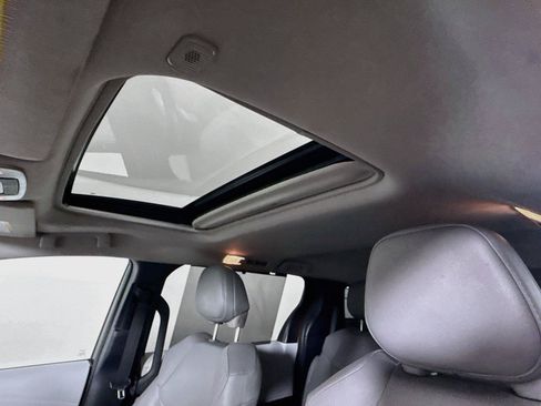 Certified 2026 Toyota Sienna XLE FWD image 6