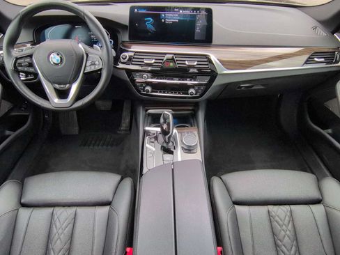 Used 2021 BMW 530e xDrive w/ Premium Package AWD/4WD image 15