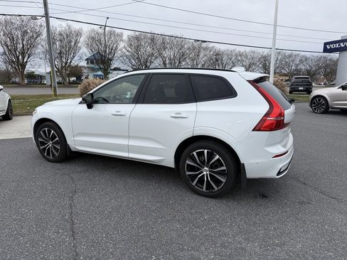 Used 2023 Volvo XC60 B5 Plus w/ Climate Package image 3