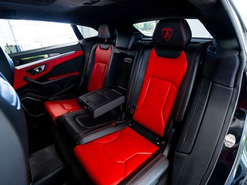 Used 2022 Lamborghini Urus AWD/4WD image 54