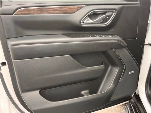 Used 2022 Chevrolet Suburban LT image 9