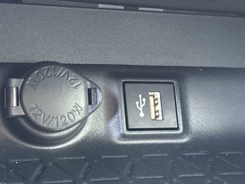 Used 2025 Toyota RAV4 XLE w/ Convenience Package image 30