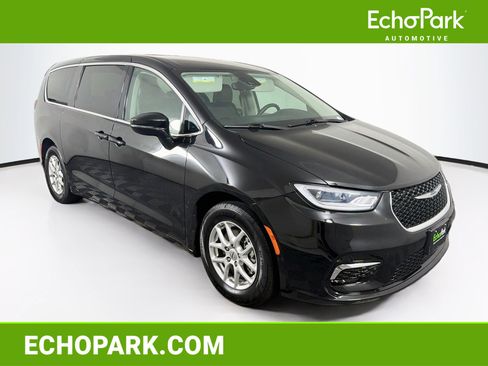 Used 2024 Chrysler Pacifica Touring-L FWD image 1