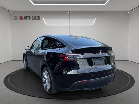 Used 2023 Tesla Model Y Long Range AWD/4WD image 3