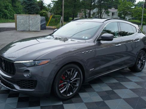 Used 2018 Maserati Levante S GranSport AWD/4WD image 12