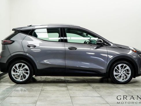 Used 2023 Chevrolet Bolt EUV LT image 9