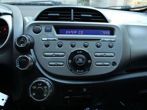 Used 2010 Honda Fit Sport image 31