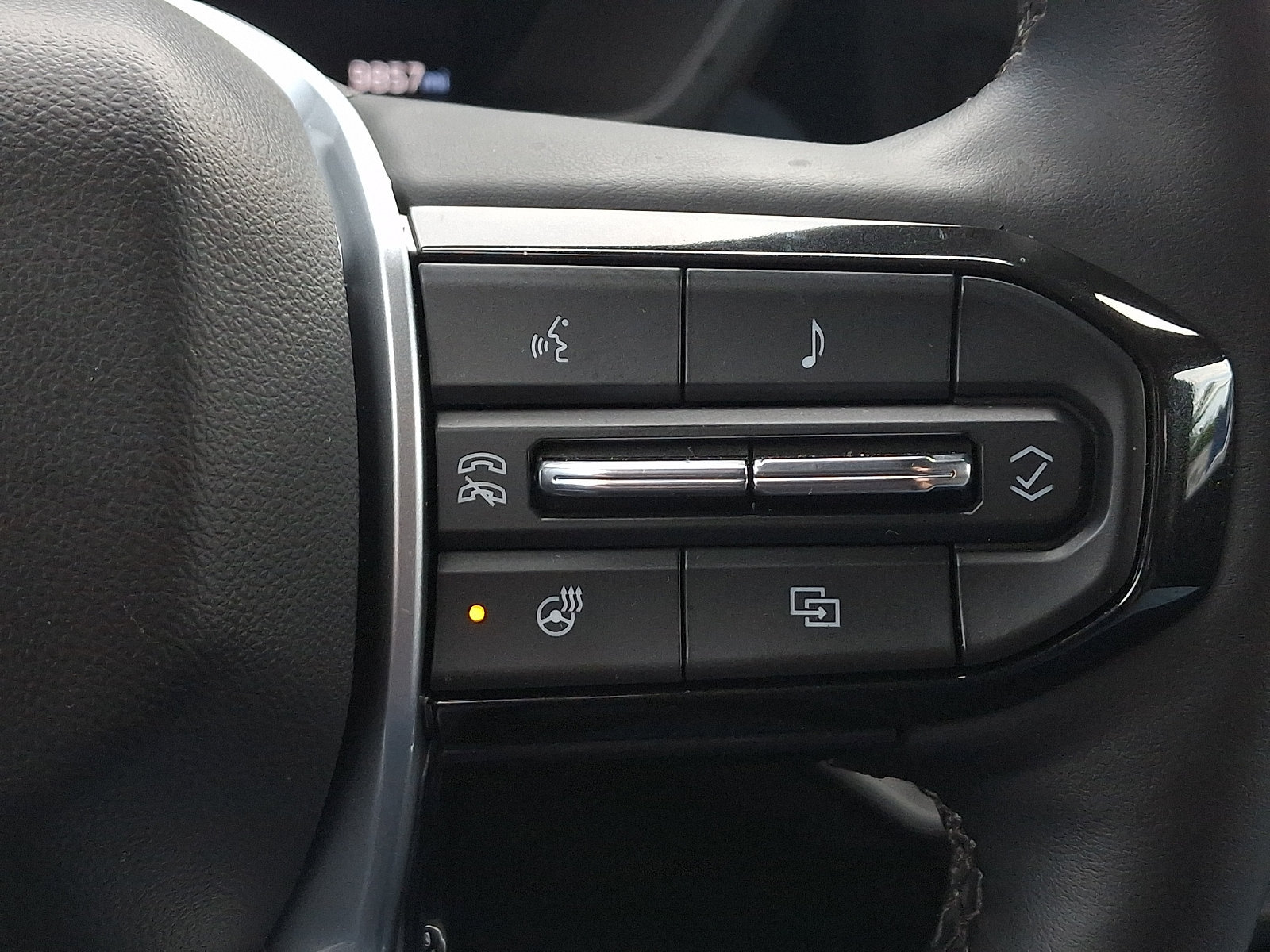 Used 2025 Chevrolet Colorado Trail Boss AWD/4WD image 22