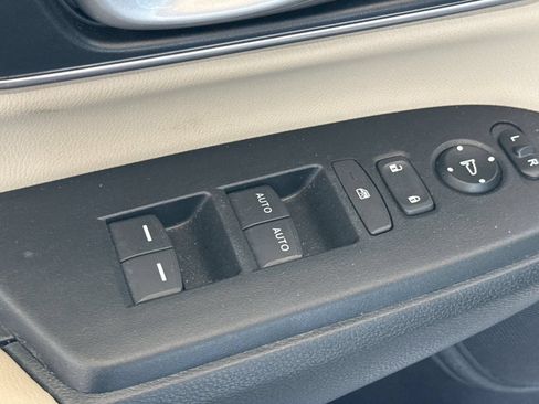 Used 2019 Honda CR-V Touring image 11