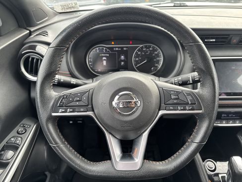 Used 2020 Nissan Kicks SR image 12