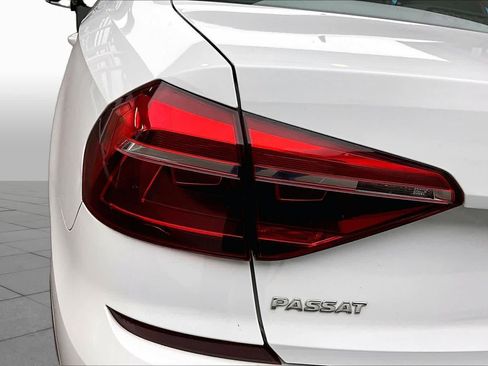 Used 2018 Volkswagen Passat 2.0T R-Line FWD image 26