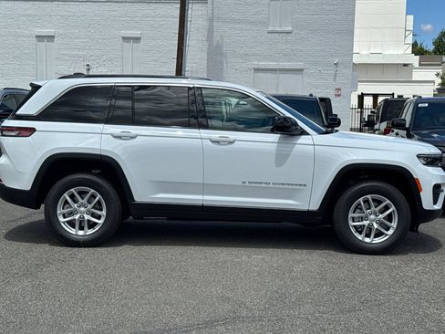 New 2026 Jeep Grand Cherokee Laredo AWD/4WD image 2