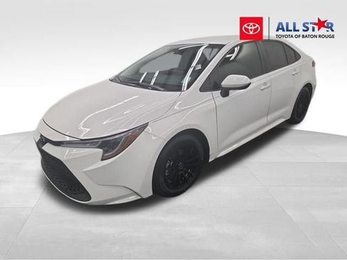 Used 2021 Toyota Corolla LE image 1