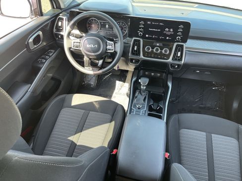 Used 2022 Kia Sorento LX FWD image 12