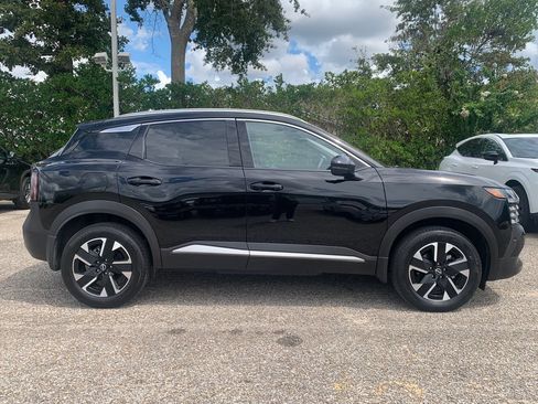 Used 2025 Nissan Kicks SR FWD image 2