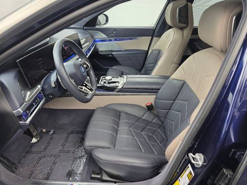 Used 2024 BMW i7 xDrive60 AWD/4WD image 9