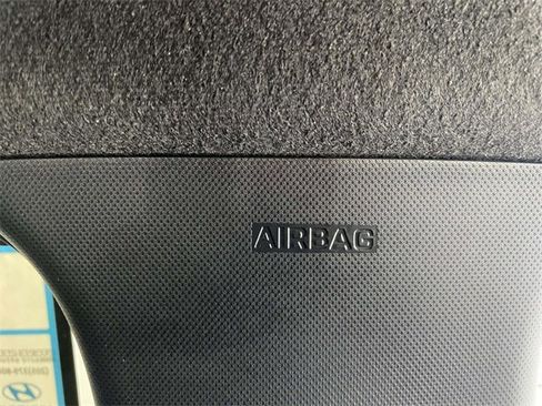 Certified 2025 Hyundai Elantra Sport image 29