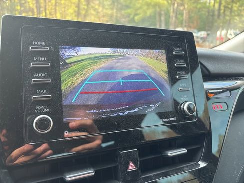 Used 2021 Toyota Camry LE image 14