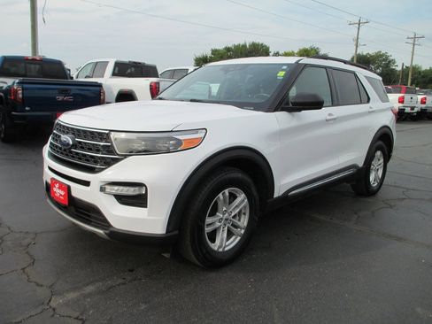 Used 2020 Ford Explorer XLT w/ Equipment Group 202A image 9