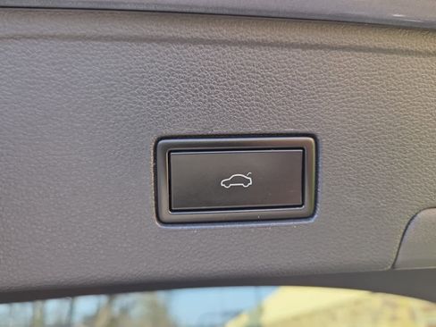 Used 2020 Volkswagen Atlas Cross Sport SEL Premium R-Line image 16