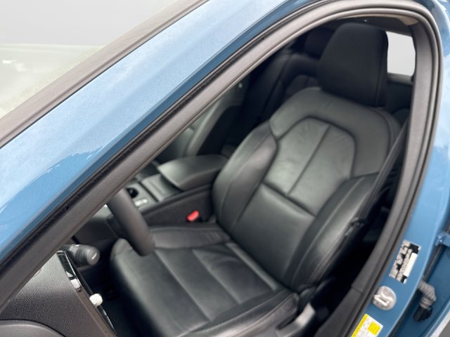 Certified 2024 Volvo XC40 B5 Core AWD/4WD image 16