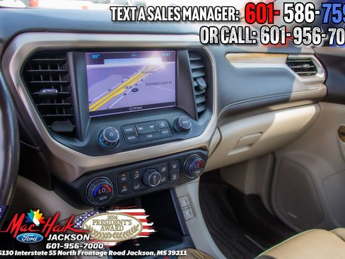 Used 2019 GMC Acadia Denali w/ Technology Package FWD image 17