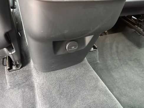 Certified 2025 Volvo XC90 B5 Plus image 16