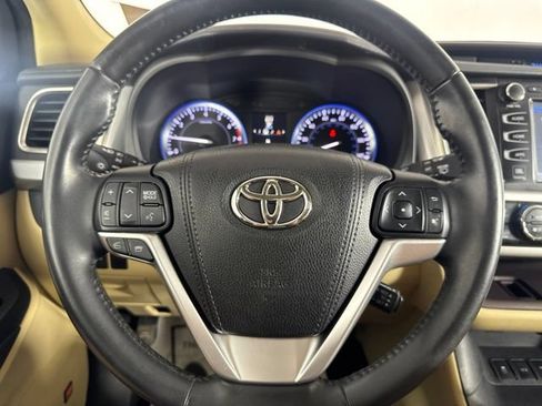 Used 2016 Toyota Highlander Limited w/ Protection Package #3 AWD/4WD image 19