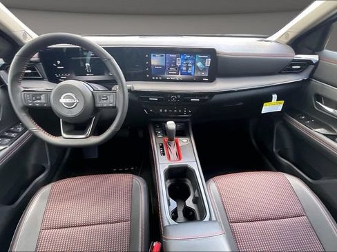 New 2026 Nissan Kicks SR w/ SR Premium Package FWD image 5