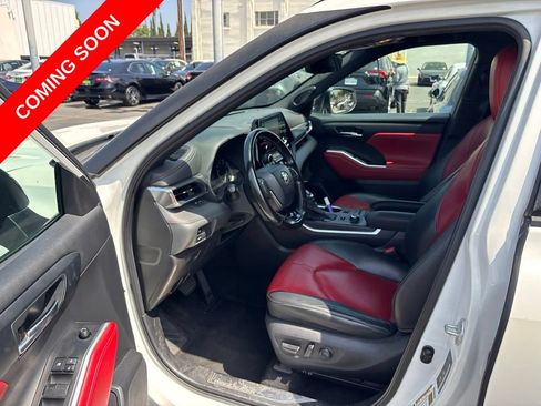 Used 2021 Toyota Highlander XSE AWD/4WD image 23