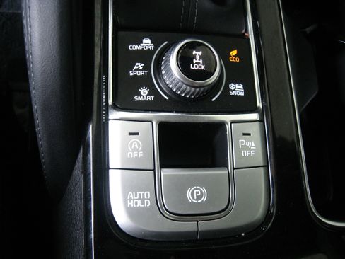 Certified 2022 Kia Telluride EX w/ EX Premium Package image 17